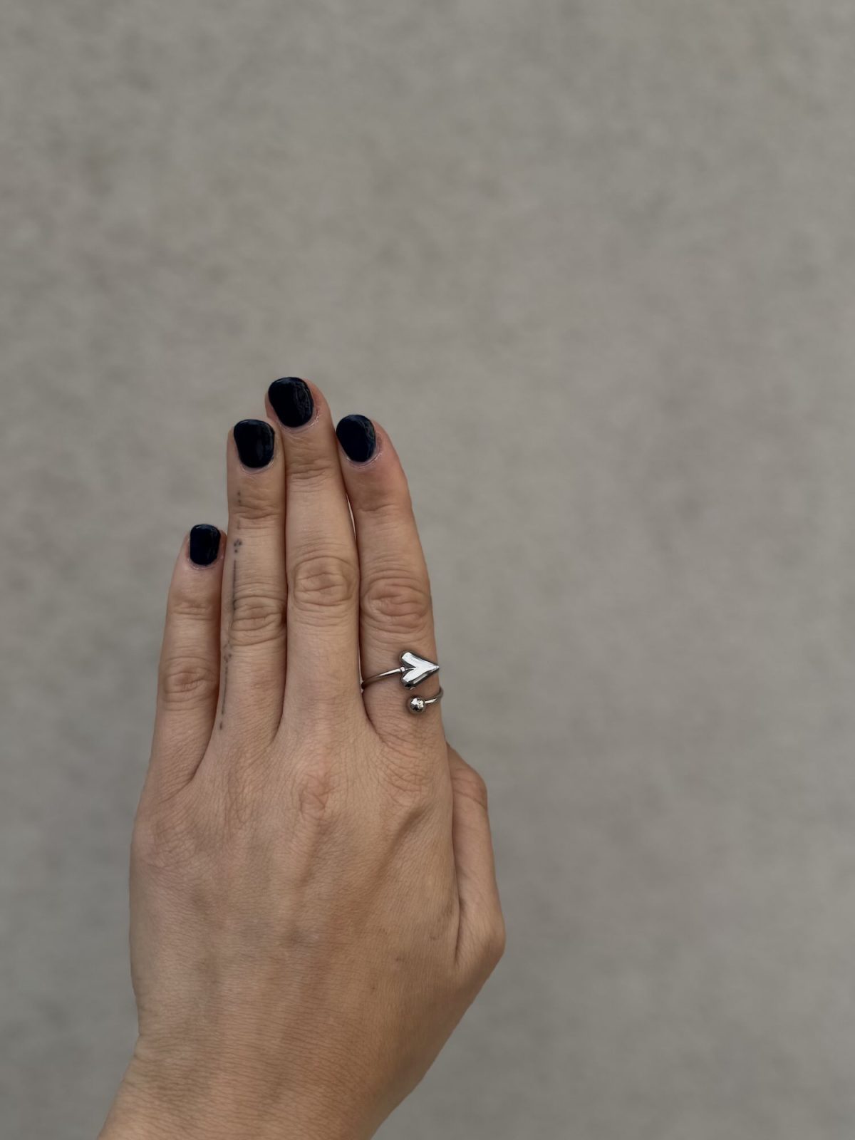 Adorna ring
