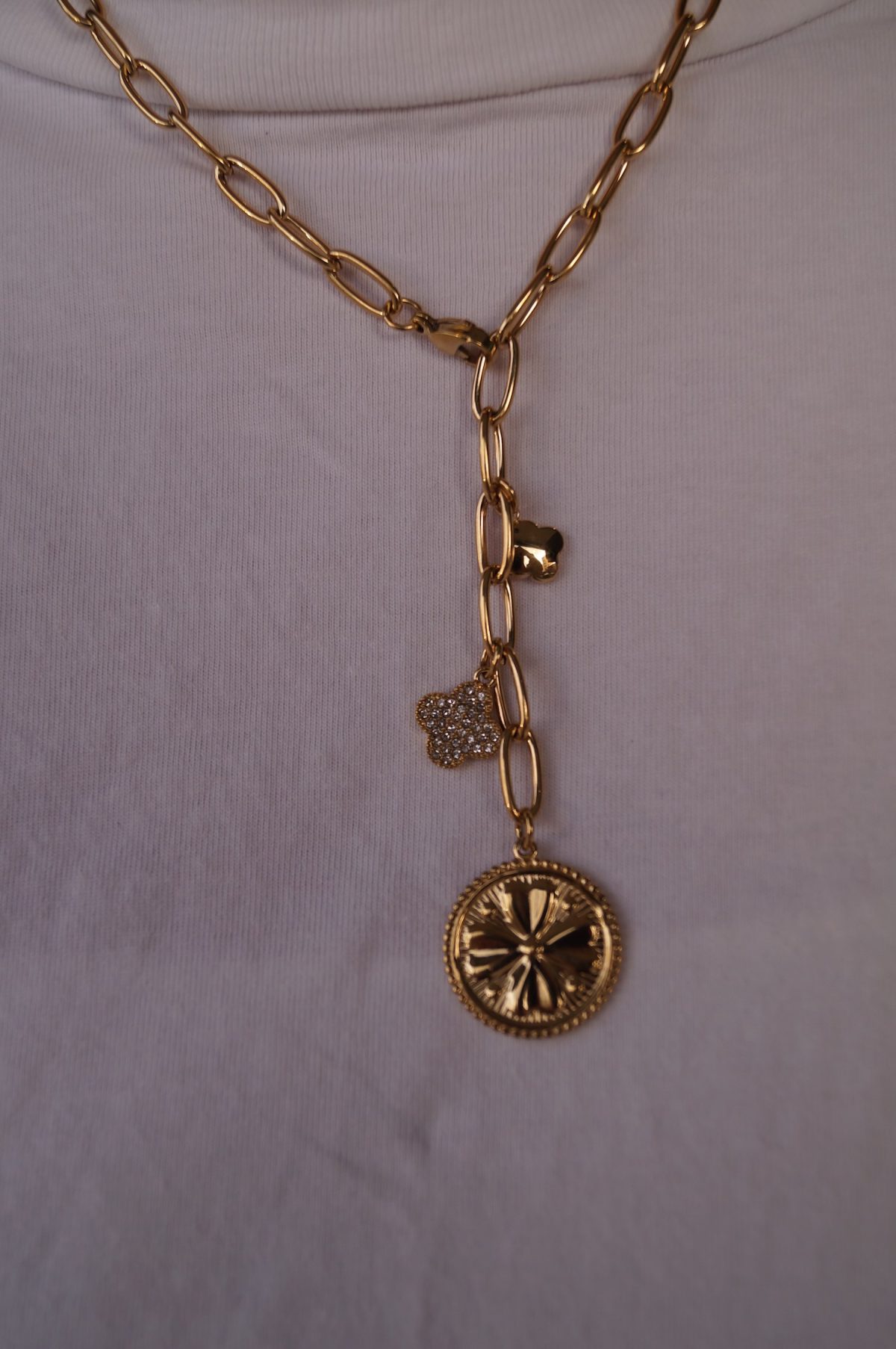 Van necklace